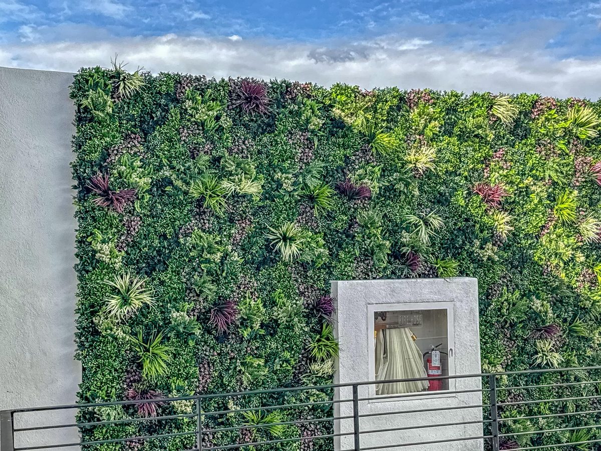 Custom artificial hedge installation in Plano