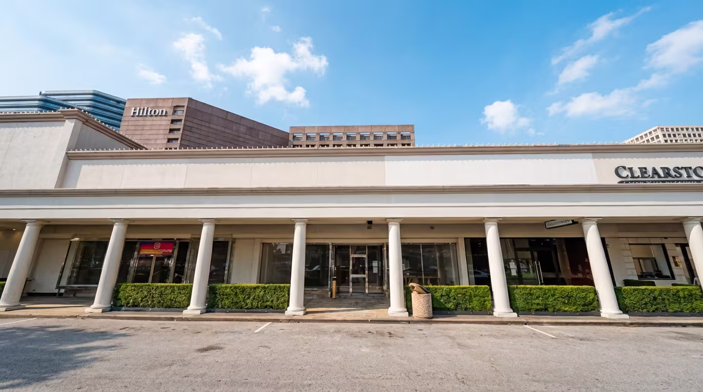 Houston Restaurant Patio Hedge Barriers for Seating and Traffic Flow